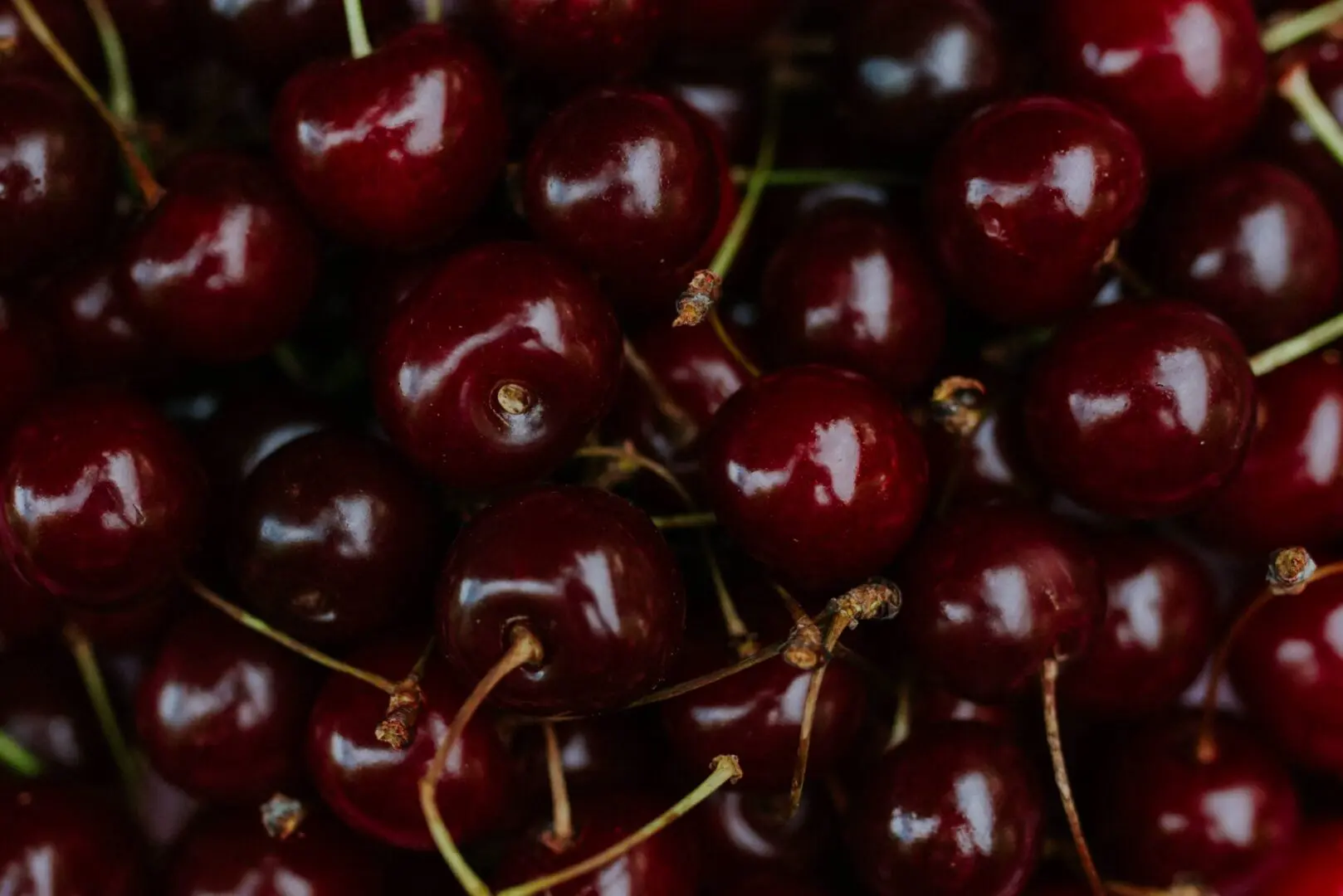 A nyár piros ruhás szuperhőse: elmeséljük a meggy titkait!